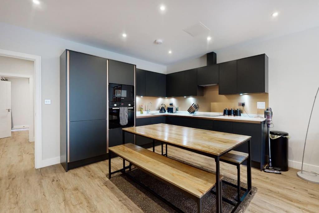 Stylish 2bed Flat 10min To Wimbledon Tennis Courts London